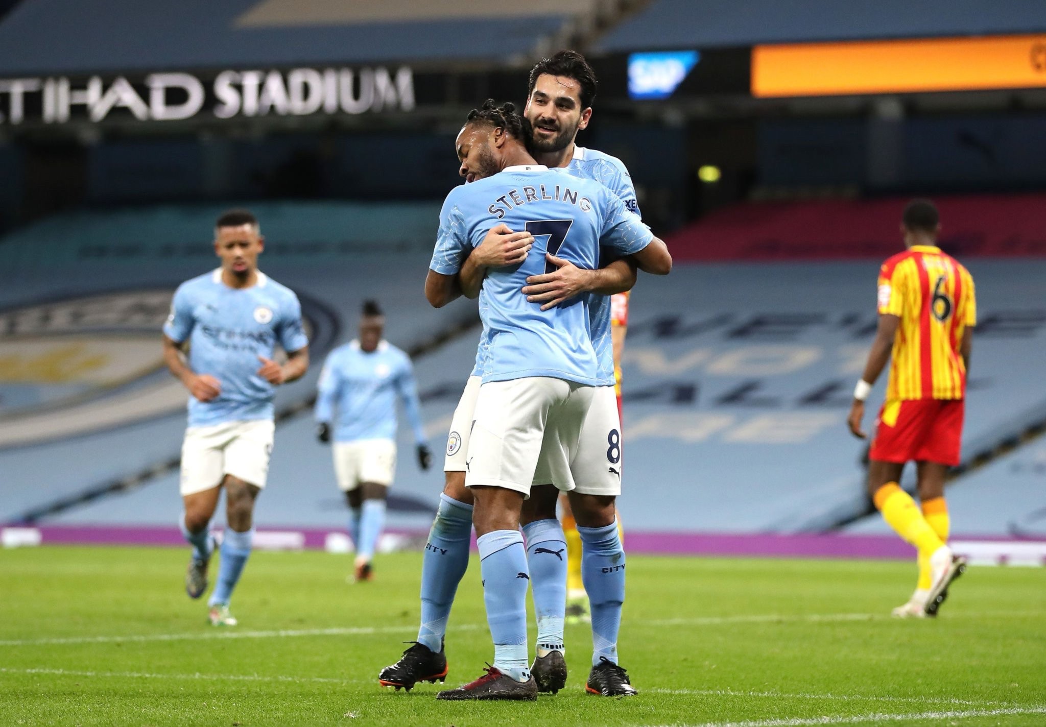 攻击并不退 攻击并不退